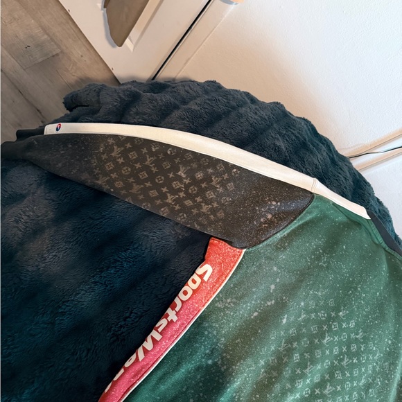 Nike Men's Green and Red Crewneck Sweater - Picture 6 of 6